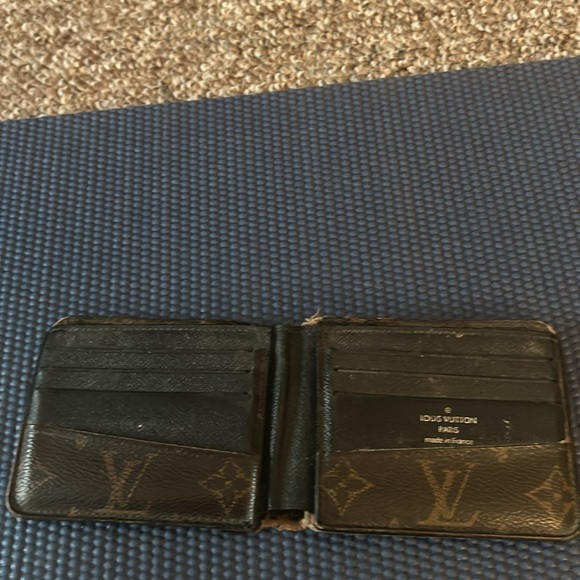 Authentic Louis Vuitton wallet - Picture 3 of 5